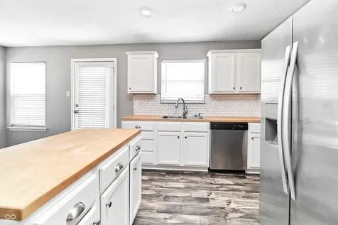 10275 Lothbury Circle Fishers IN 46037