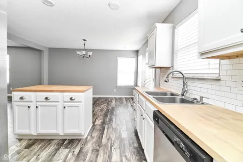 10275 Lothbury Circle Fishers IN 46037