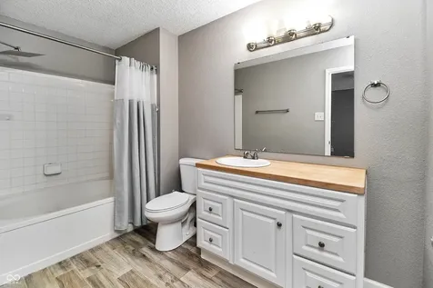 10275 Lothbury Circle Fishers IN 46037