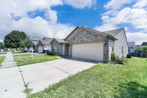 10275 Lothbury Circle Fishers IN 46037