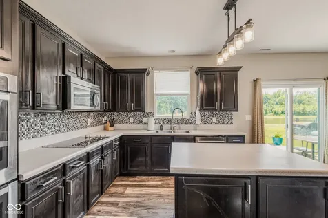2071 Creek Bank Drive Columbus IN 47201