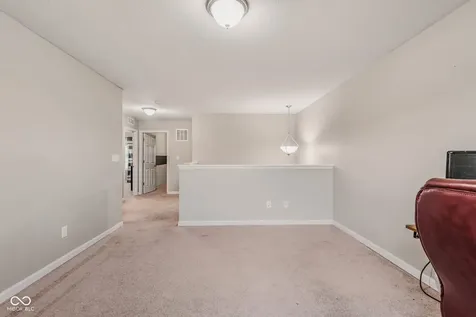 2071 Creek Bank Drive Columbus IN 47201