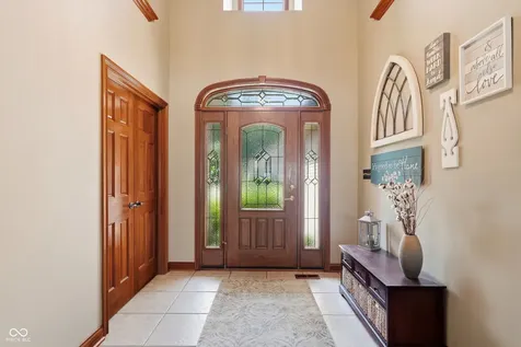 2045 Aspen Drive Avon IN 46123