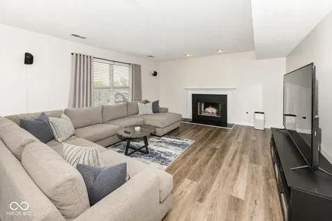 5037 Birmingham Drive Indianapolis IN 46235
