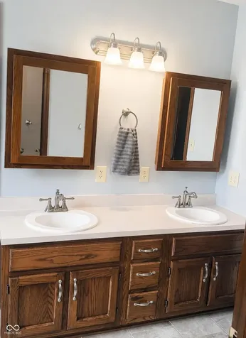 1562 Williamsburg Court Franklin IN 46131