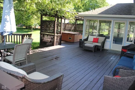 1562 Williamsburg Court Franklin IN 46131