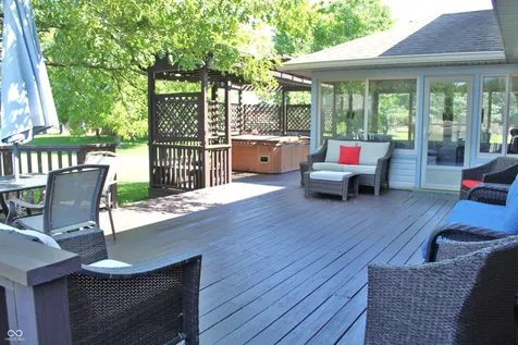 1562 Williamsburg Court Franklin IN 46131