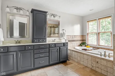 8753 Lily Court Zionsville IN 46077