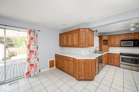 7024 Broadway Indianapolis IN 46220