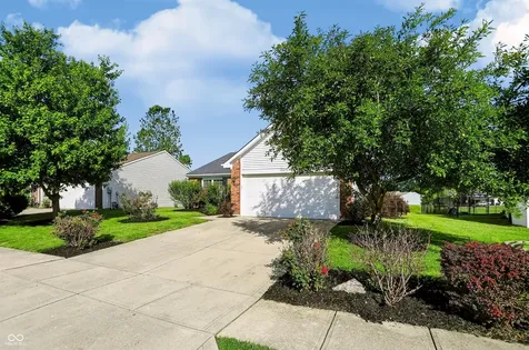 6904 N Laredo Drive Mccordsville IN 46055