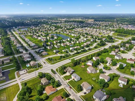 2024 Autumn Faith Way Avon IN 46123