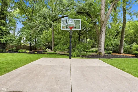 4610 E 71st Street Indianapolis IN 46220