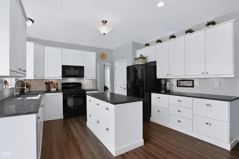 5517 W Stoneview Trail Mccordsville IN 46055
