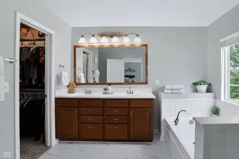 5517 W Stoneview Trail Mccordsville IN 46055