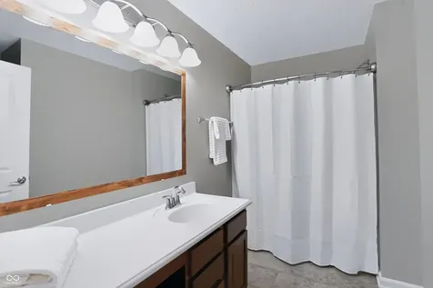 5517 W Stoneview Trail Mccordsville IN 46055