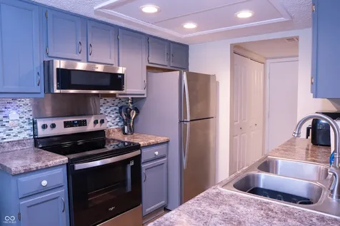 7862 Hunters Path Indianapolis IN 46214