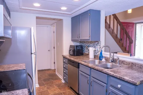 7862 Hunters Path Indianapolis IN 46214