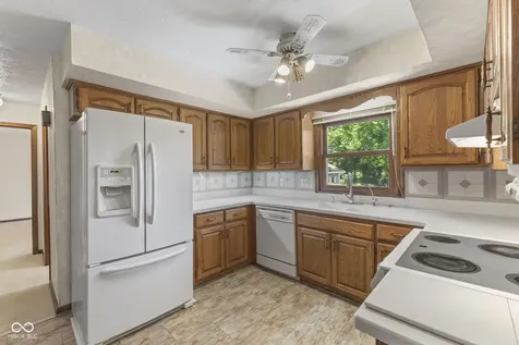 869 Briarwood Drive Greenwood IN 46142
