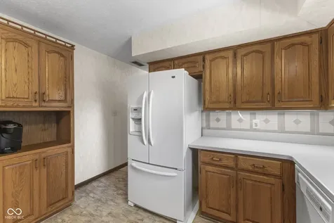 869 Briarwood Drive Greenwood IN 46142