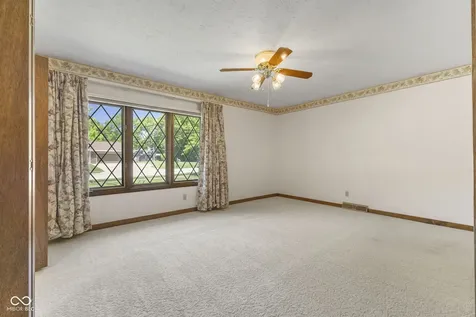 869 Briarwood Drive Greenwood IN 46142