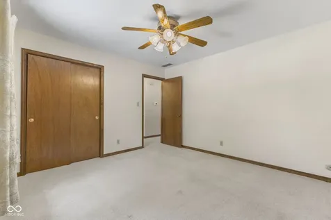 869 Briarwood Drive Greenwood IN 46142
