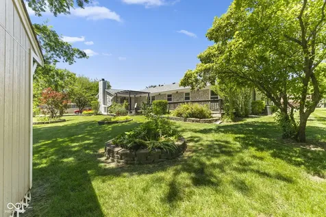 869 Briarwood Drive Greenwood IN 46142