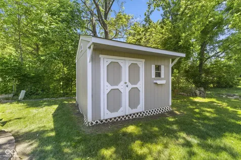 869 Briarwood Drive Greenwood IN 46142