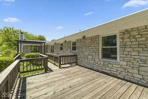 869 Briarwood Drive Greenwood IN 46142