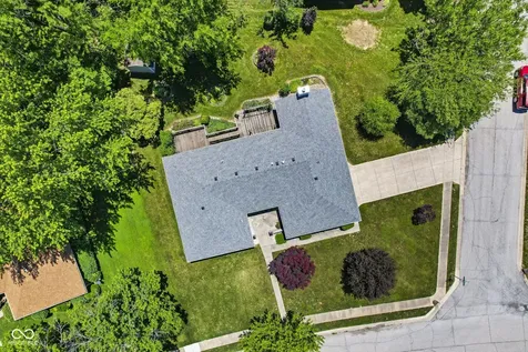 869 Briarwood Drive Greenwood IN 46142