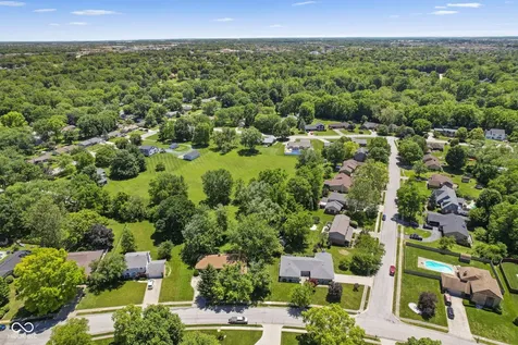 869 Briarwood Drive Greenwood IN 46142