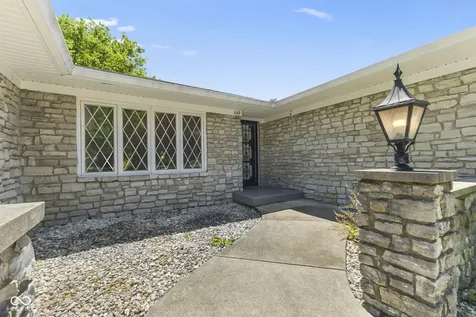 869 Briarwood Drive Greenwood IN 46142
