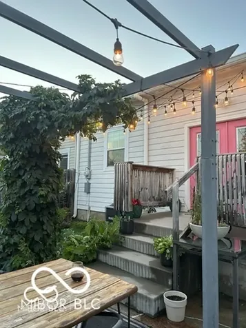 267 Iowa Street Indianapolis IN 46225