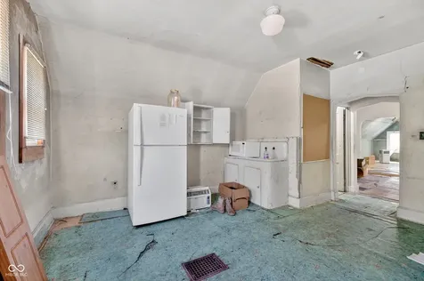 646 N Beville Avenue Indianapolis IN 46201
