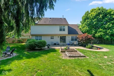 1499 Macintosh Court Avon IN 46123