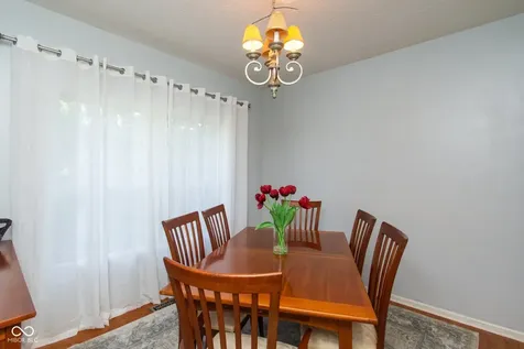 1499 Macintosh Court Avon IN 46123