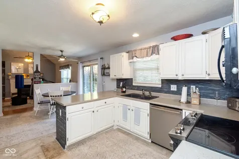 1499 Macintosh Court Avon IN 46123