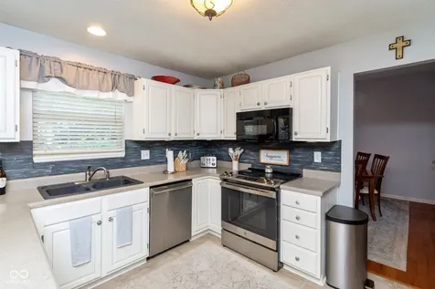 1499 Macintosh Court Avon IN 46123
