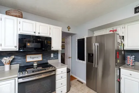 1499 Macintosh Court Avon IN 46123