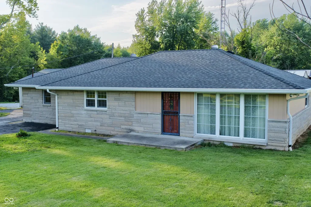 6742 E County Road 900 N Seymour IN 47274
