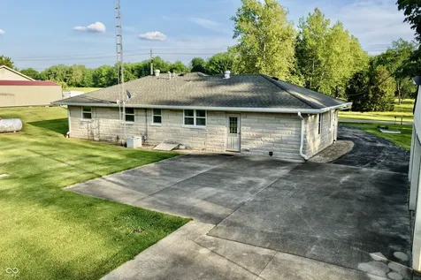 6742 E County Road 900 N Seymour IN 47274