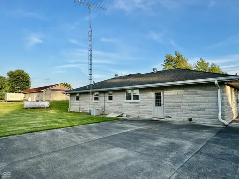6742 E County Road 900 N Seymour IN 47274