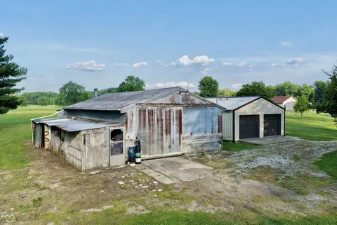 6742 E County Road 900 N Seymour IN 47274