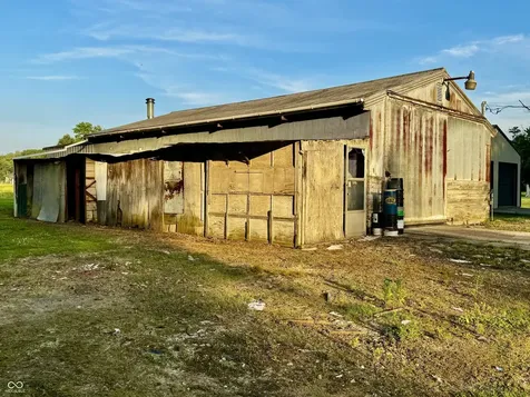 6742 E County Road 900 N Seymour IN 47274