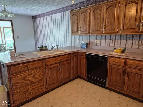 1136 N Manchester Drive Greenfield IN 46140