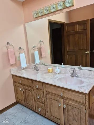 1136 N Manchester Drive Greenfield IN 46140