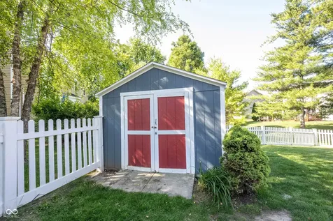 8677 Buffett Parkway Fishers IN 46038