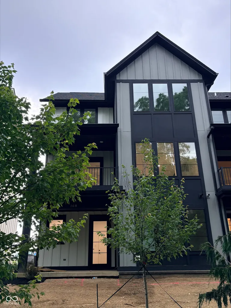 168 Midland Trace Loop Westfield IN 46074