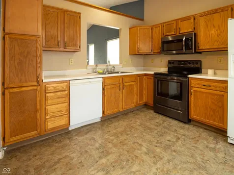 1375 Summer Meadow Indianapolis IN 46217