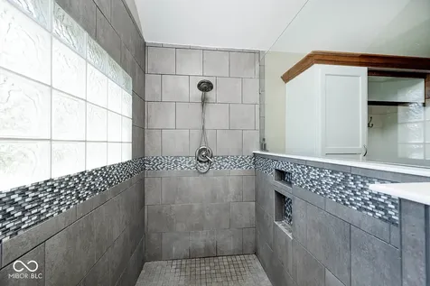 12247 Old Stone Drive Indianapolis IN 46236