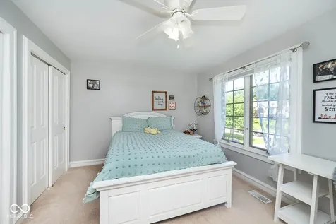 12247 Old Stone Drive Indianapolis IN 46236